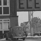 Kenteken: A 46543; Fiat 1100, Groningen, 1955, foto: uitsnede 2248-6037.jpg; Fotograaf: Fotobedrijf Piet Boonstra