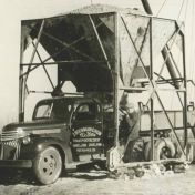 Kenteken: A 30586; Chevrolet, Wegaanleg Selwerderhof ca. 1949, foto: archief Dienst Openbare Werken (1485)