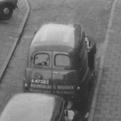 Kenteken: A 47293; Ford, Groningen, Gedempte Zuiderdiep 1954, foto: uitsnede 1785-25442.jpg; Fotograaf: Fotobedrijf Piet Boonstra