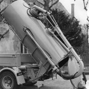 Kenteken: A 1389; Bedford kolkenzuiger, 1949, foto: Collectie Gemeente Eemsmond