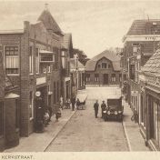 Kenteken: A 5877; Uithuizen, Kerkstraat ca. 1930 (1986-17441)