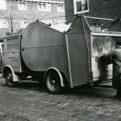 Kenteken: A 27155; Ford V8, 23-11-1937, foto: archief Gemeentereiniging (1475)