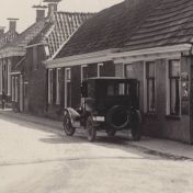 Kenteken: A 9012; Hoofdstraat Aduard ca. 1935 foto: J. Loer