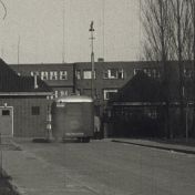 Kenteken: A 31051; GMC, foto: still uit de film "Is Groningen Paraat?" S.J. Bakker, J.M. Heres Diddens-Zegerink ten Rodengate Marissen, 1940, coll. GrA (2209AV0019)