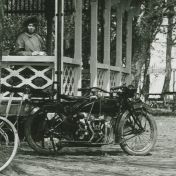 Kenteken: A 1671; Indian, Langeleegte, Veendam ca. 1923, foto: uitsnede 818-16143.jpg