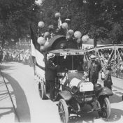 Kenteken: A 3219; Reclame-optocht  ter viering van 250 jaar Groningens ontzet, 1922 (1785-5923); Fotograaf: P.B. Kramer