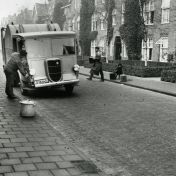 Kenteken: A 27155; Ford V8, zomer 1946, foto: archief Gemeentereiniging (1475)