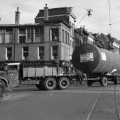Kenteken: A 34130; Mack, Groningen, Zuiderdiep 1949 (2248-00148); Fotograaf: Fotobedrijf Piet Boonstra