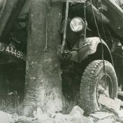Kenteken: A 44989; Kromhout,  Ongeluk Harderwijkerweg Ermelo mei 1952, foto: Streekarchivariaat Noord-West Veluwe (ERM001016252)