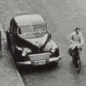 Kenteken: A 39045; Oldsmobile, Groningen, 1953, uitsnede foto Dagblad van het Noorden