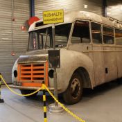 Kenteken: A 38825; Dodge met nieuw kenteken, foto van opening Nationaal Busmuseum, bron: <a href='http://www.nationaalbusmuseum.nl/' target='_blank'>nationaalbusmuseum.nl</a>