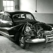 Kenteken: A 32980; Buick van de burgemeester van Groningen na ongeluk bij Dieverbrug, 13-03-1953, foto uit archief Reinigingsdienst (1475-785)