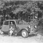 Kenteken: A 1749; Citroën TA,  Bedum, paardenhandelaar Dirk Rutgers met zoon Jan. 1955, foto: Historische Vereniging gemeente Bedum, 330826.jpg