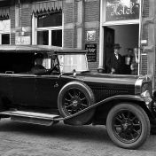 Kenteken: A 1865; Isotta Fraschini voor 'Hotel de Herder', Beetsterzwaag, autotocht 9 april 1925, foto Th. Coolsma