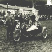 Kenteken: A 1307; Pope,  Motorfeesten Veendam jaren '20, foto: collectie Veenkoloniaal Museum (VM-8.4.1)