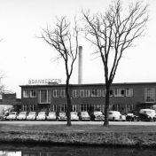 Kenteken: A 48422; Biscuitfabriek van Branbergen ca. 1954, foto: Streekhistorisch Centrum Stadskanaal (16318)