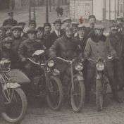 Kenteken: A 1511; Toerdag Noord-Nederlandsche Motorclub: pijltje Jan ten Berge (Janken), 1920. foto: uitsnede 1785-17603.jpg