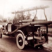 Kenteken: A 17026; Ford AA, fabrieksfoto van de firma Van Bergen te Midwolda. foto: W. Schuitema