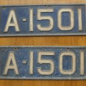 Kenteken: A 1501; Nummerplaten gevonden in de garage van het ouderlijk huis, foto: P. J. Zwartsenberg