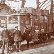 Kenteken: A 3440; Dixi vrachtwagen met Bode van Dijken, ca. 1920, foto: H. E. Boonstra