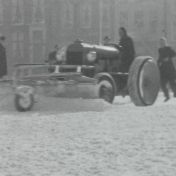 Kenteken: A 30764; Fordson, foto: Still uit GAVA-film AV0539