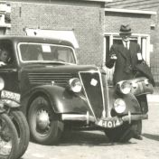 Kenteken: A 1014; Renault Primaquatre, uitsnede foto J. Nagel