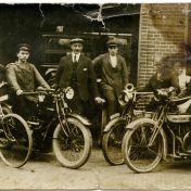 Kenteken: A 1366; Douglas, 1920, foto uit het archief van Anjo Snel (1901-1966) uit Musselkanaal