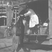 Kenteken: A 21356; Ter Apel, 16-03-1934, foto: Still uit GAVA-film AV4945