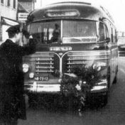Kenteken: A 40107; White met nieuw kenteken, Nieuweweg, Farmsum, foto: <a href='http://www.farmsum.net/site/' target='_blank'>Farmsum.net</a>