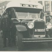 Kenteken: A 19002; De Stewart bus op het Damsterdiep, Groningen, foto: T. Knol via Historische vereniging Loppersum