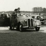 Kenteken: A 1238; DKW,  uitsnede foto uit archief Magna Pete, 1939 (2055-7)