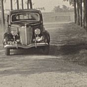 Kenteken: A 7243; Ford, foto: still uit de film "Reis naar Zuid-Afrika", F. Dijksterhuis, 1937, coll. GrA (2209-AV9625)