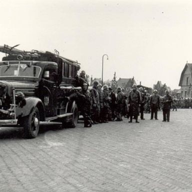 Kenteken: A 1249; Studebaker, Buiskoolplein, Delfzijl, 1939, foto: <a href='https://nl-nl.facebook.com/Vesting-Delfzijl-306159406162844/' target='_blank'>facebookpagina Vesting Delfzijl</a>