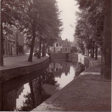Kenteken: A 3180; Franeker, Zilverstraat, ca. 1933, foto: W. Annema