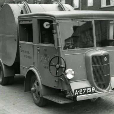 Kenteken: A 27159; Ford V8, foto: archief Gemeentereiniging (1475)