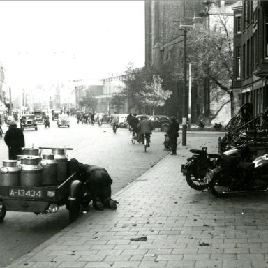 Kenteken: A 34435; Brugstraat, oktober 1946 (2139-80)
