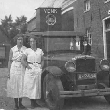Kenteken: A 2454; Nash omroepwagen ca. 1935, foto: R. Vonk