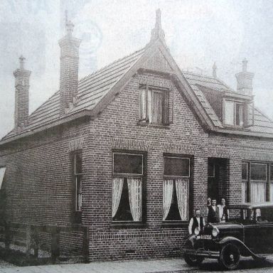 Kenteken: A 15335; Ford, Tuinbouwstraat Winsum ca. 1935, foto: B. van Dam