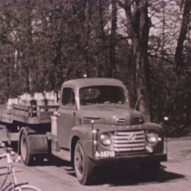 Kenteken: A 38718; Ford, foto: Still uit GAVA-film AV7018