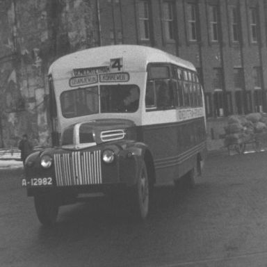 Kenteken: A 12982; Ford, foto: Still uit GAVA-film AV4990, 1947