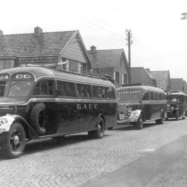 Kenteken: A 23082; Diamond T,  Burgemeester van Roijenstraat Oost, Hoogezand-Sappemeer 1934, foto: collectie Gemeentearchief Hoogezand-Sappemeer <a href='D00244' target='_blank'>D00244</a>