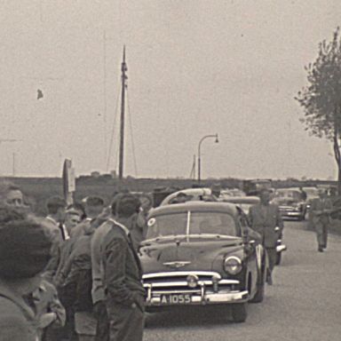 Kenteken: A 1055; Chevrolet Styleline, foto: Still uit GAVA-film AV14448