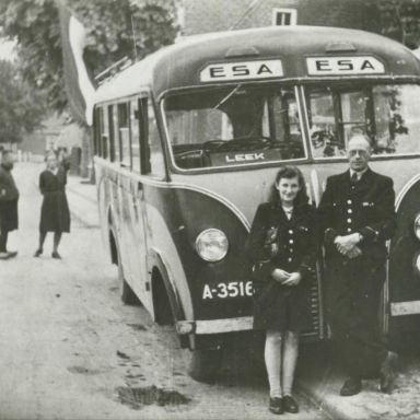 Kenteken: A 35169; Bedford, mevr. J. Hummel en R. Krol, foto: J. Harmsen