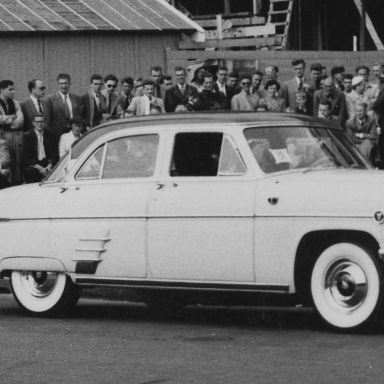 Kenteken: A 46346; Mercury Monterey, Grote Markt, 1954, foto: uitsnede 1785-371.jpg; Fotograaf: Fotobedrijf Piet Boonstra