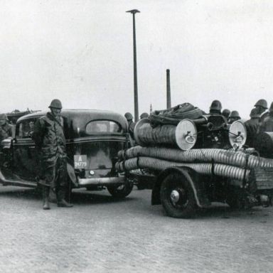 Kenteken: A 24779; Delfzijl luchtbeschermingsdienst, 1938, foto: W. Schuitema