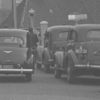 Kenteken: A 1000; Vauxhall, Groningen, 1950, foto: uitsnede 2248-1144; Fotograaf: Fotobedrijf Piet Boonstra