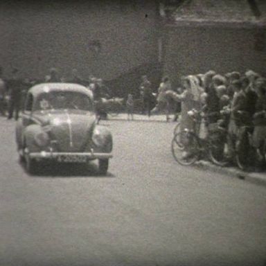 Kenteken: A 20502; Volkswagen, foto: Still uit GAVA-film AV0669