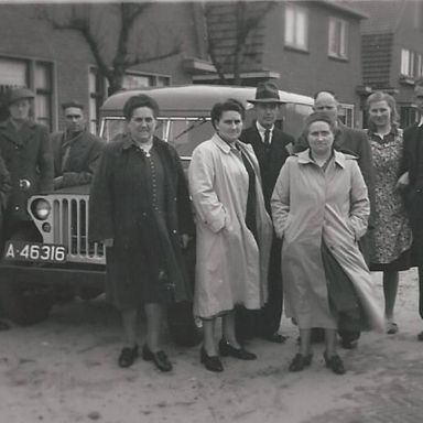 Kenteken: A 46316; Jeep, bedrijfsuitje fa. J.C. Jansen en F. Dieters, foto: T. Maris