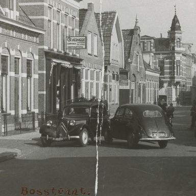 Kenteken: A 45251; Citroën Traction Avant. Bosstraat Winschoten, 20-11-1953, uitsnede foto archief Kantongerecht Winschoten (154-8_45)