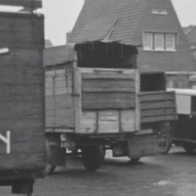 Kenteken: A 18536; foto: Still uit GAVA-film AV2068